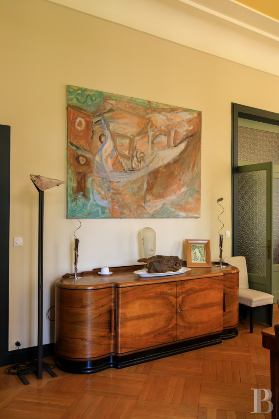 En Saône-et-Loire, à Mâcon, une villa et son jardin entièrement de style Art déco - photo  n°24